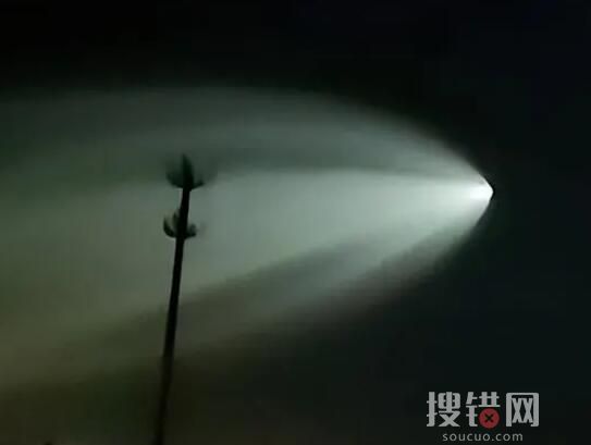 新疆多地拍到巨大發光不明飛行物 這是外星人訪問地球？