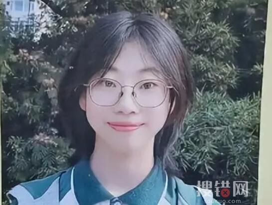 女生憑6科第一“霸榜”光榮榜 到底是什么情況？