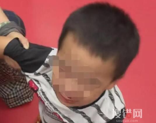 男童地鐵搶座 坐女乘客大腿上撒潑 始料未及真相簡直令人震驚