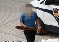 男子在父親遺物中發現一把長槍 到底是什么情況？