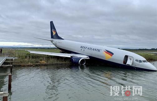 法國一波音737貨機沖進湖里 原因竟是這樣簡直太可怕了