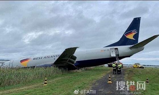 法國一波音737貨機(jī)沖進(jìn)湖里 為什么墜湖？