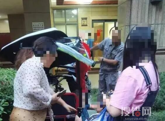 哈士奇從天而降砸傷老人孩子 原因竟是這樣簡直太悲劇