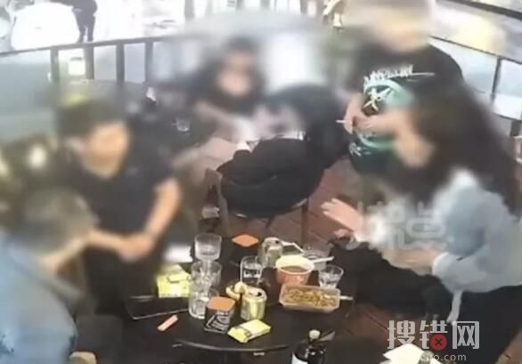 一男子酒吧調(diào)戲女孩老板2次勸阻 究竟是什么情況？