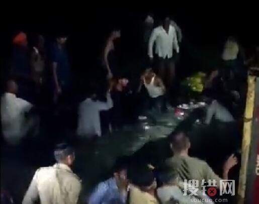 印度一拖拉機墜入池塘致27死 始料未及真相簡直令人震驚