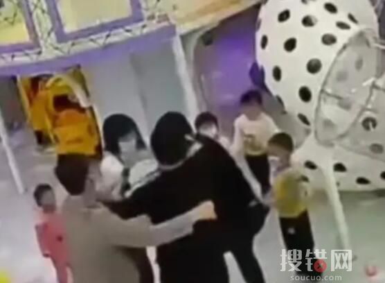 孩子起摩擦 男子掌摑別家小孩媽媽 內幕曝光簡直太意外了