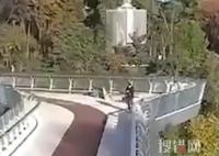 基輔一天橋被炸 碎片從路人頭頂飛過 內幕曝光簡直太意外了