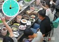 民警看鄰座一心刷手機發現在洗錢 內幕曝光簡直太意外了