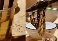 魚皮一燙就化 男子質疑是科技與狠活 背后真相實在讓人驚愕