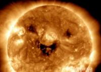 NASA捕捉到“太陽(yáng)的微笑” 畫面曝光簡(jiǎn)直太意外了