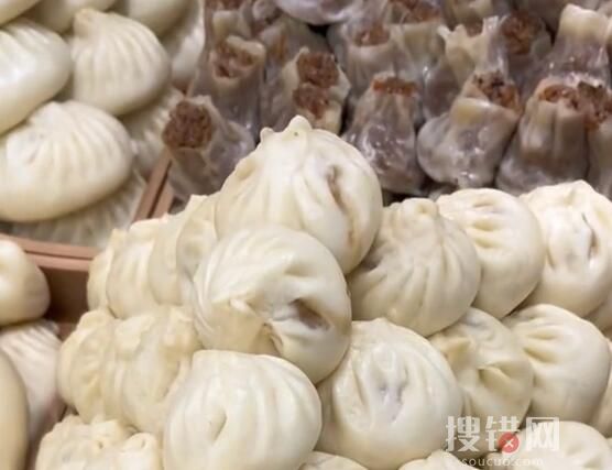 合肥永輝超市回應(yīng)包子上爬蟑螂 這也太臟了吧