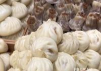 合肥永輝超市回應包子上爬蟑螂 這也太臟了吧