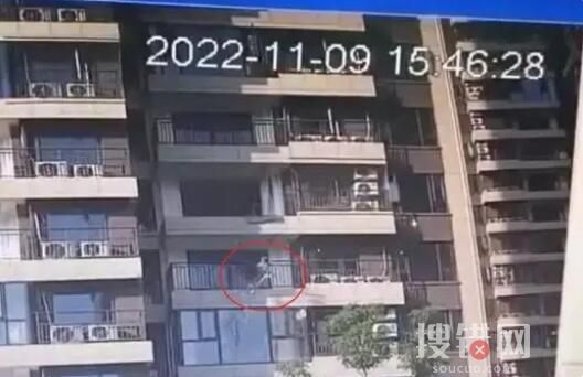 長沙一小區封窗工人從8樓墜亡 到底是怎么死的？