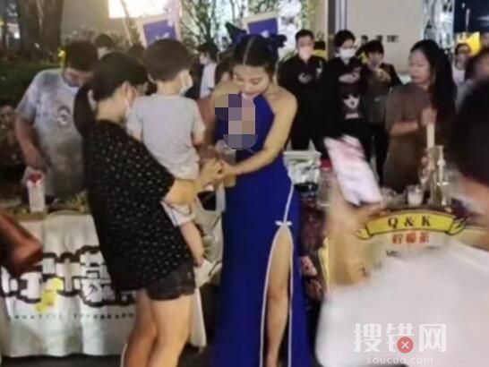 奶茶店老板娘回應(yīng)穿著性感被舉報(bào) 背后真相實(shí)在讓人驚愕