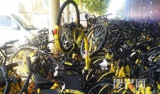 南京一地鐵口被大量共享單車堵死 具體是什么情況?