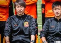 記者:前國腳鄭斌被帶走調(diào)查 傳聞李鐵十分仰仗鄭斌