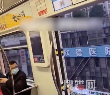 重慶地鐵回應(yīng)運(yùn)行時(shí)車門敞開 車廂僅行駛出去了一點(diǎn)
