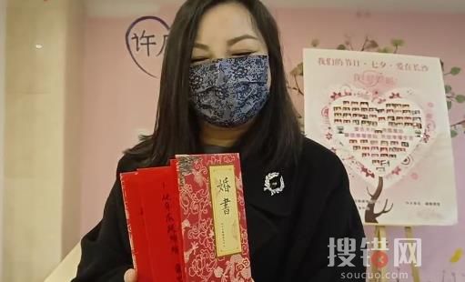 新人凌晨領證獲贈限量版婚書 婚書照片曝光實在是讓人羨慕