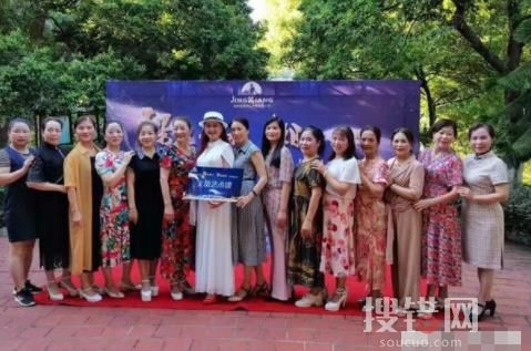 女子當保安16年曾是模特冠軍 到底是什么情況?