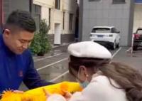女孩落水被救給消防站送YYDS錦旗 事件具體經過分享