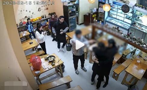 男子進店要錢嫌少騷擾毆打女顧客 背后真相簡直太氣人了