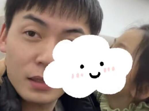 男子去面試偶遇6歲女孩自拍被親 背后真相實在是太搞笑了