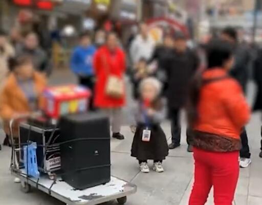 商場回應保安驅趕殘疾女子賣藝 背后真相實在是驚人