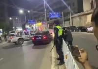 廣東兩男子沖卡撞警車 逃逸后被抓 真相曝光實在是驚人