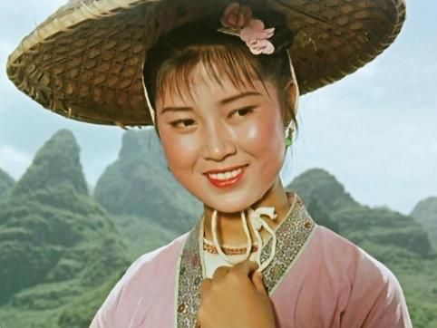 媒體:“劉三姐”扮演者黃婉秋病危 病重昏迷太讓人心疼了