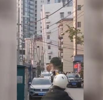 廣東湛江疑地陷數(shù)幢樓傾斜 事故原因居然如此離譜