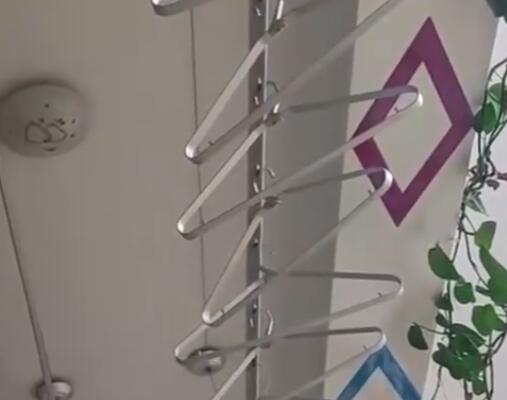 新疆震感現(xiàn)場:居民家植物衣架搖晃 真相揭秘實在是太驚恐了