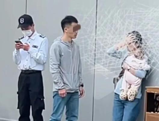 男子地鐵口揮拳重擊抱娃女子 照片曝光簡直太嚇人了