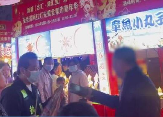 大爺怒斥夜市掛日本元素油紙傘 真相揭露真的令人大吃一驚