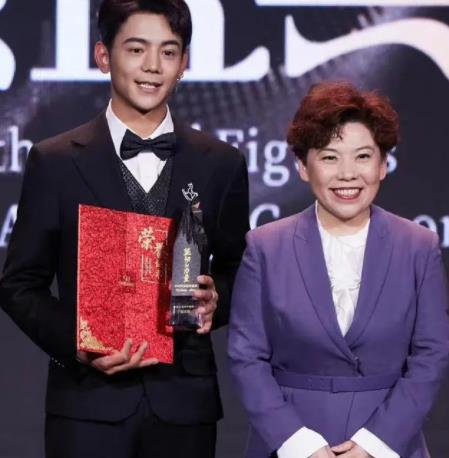 丁真和鄧亞萍一起走紅毯  原因竟是這樣實在是太意外了