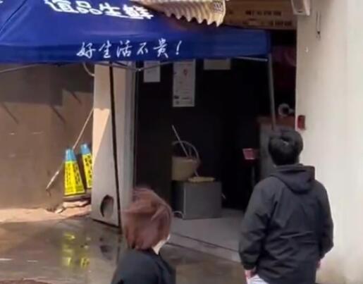 居民嫌樓下肉鋪擾民:來買肉就潑臟水 真相揭露真的令人大吃一驚
