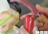 女護士下班擺攤賣“無菌烤腸” 原因竟是這樣實在是太意外了