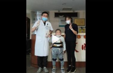 4歲娃17樓墜落140天后重新行走 真相揭露真的令人大吃一驚