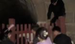 多名游客深夜翻門進入泰山 真相揭露真的令人大吃一驚