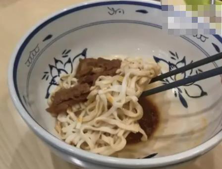 男子吐槽22元吃面 面量僅蓋住碗底 真相曝光簡直太驚人了