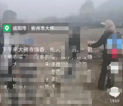 大媽組團攔游客強行賣香 自己燒完就問游客要錢