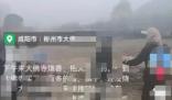 大媽組團(tuán)攔游客強(qiáng)行賣香 自己燒完就問游客要錢