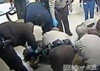 非裔男子遭美警跪壓后身亡 真相揭露真的令人大吃一驚