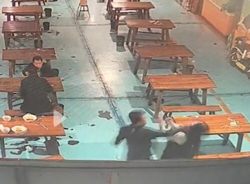 女子遭多名陌生男子毆打10多分鐘 真相離譜實在是太荒唐了