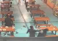 女子遭多名陌生男子毆打10多分鐘 真相離譜實在是太荒唐了