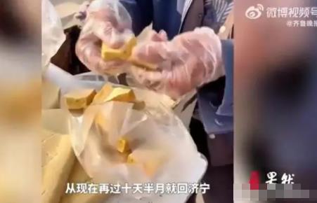 山東71歲爺爺一年2次外出賣糖 真相曝光簡直太驚人了  