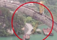重慶一在建大橋塔吊被撞斷 真相到底是什么?