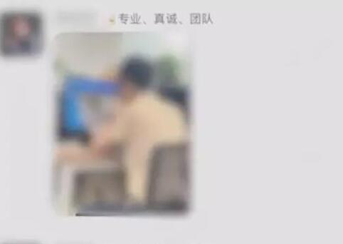 女子用手機辦公遭老板拍照辱罵 真相曝光簡直太驚人了