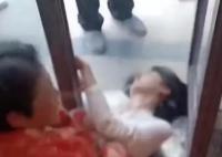 知情人談婆婆將兒媳壓身下數落 真相到底是什么?