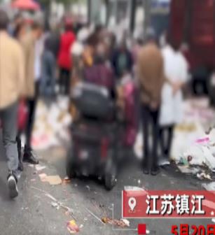 水果攤無人看守30箱香蕉被搶光 照片曝光實(shí)在是太嚇人了