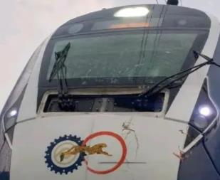 印度半高鐵列車遭雷擊:全車斷電 照片曝光實在是太嚇人了